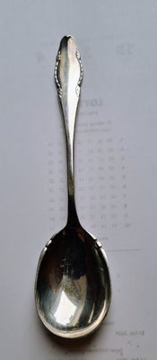 Bestik, Marmeladeske - sølv, CFH - tretårnet, Fin sølvske
L 15 cm.
Vægt 20 gr.
Fragt 45 kr.