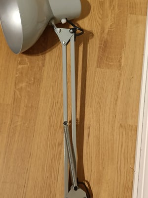 Arkitektlampe, Kan hentes i Hasselager og Virklund. Hurtig afhentning prioriteres.