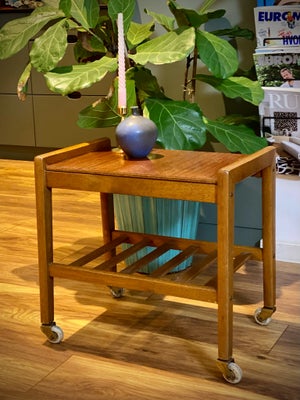 Sofabord, #redux_by_sung, teaktræ, Fint lille rulle med teakplade
Hyggeligt lille rullebord med teak