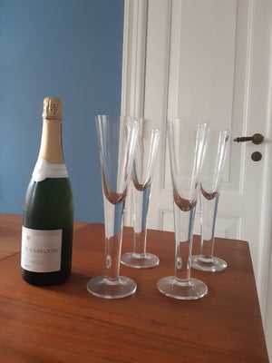 Glas, Champagneglas, 4 glas, krystal, statelige 28,5 cm høje. De er særlig smukke, fordi de er massi