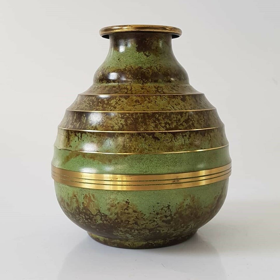 Art Deco vase, Bronze