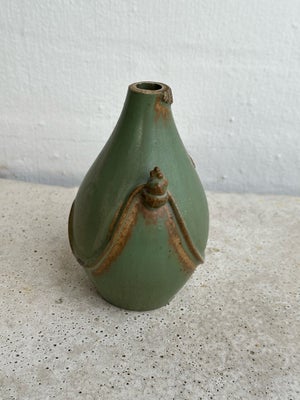 Keramik, Vase, Arne Bang, Smuk grønlig grålig / brunlig vase / flakon med ornamenter - konkylie / sn