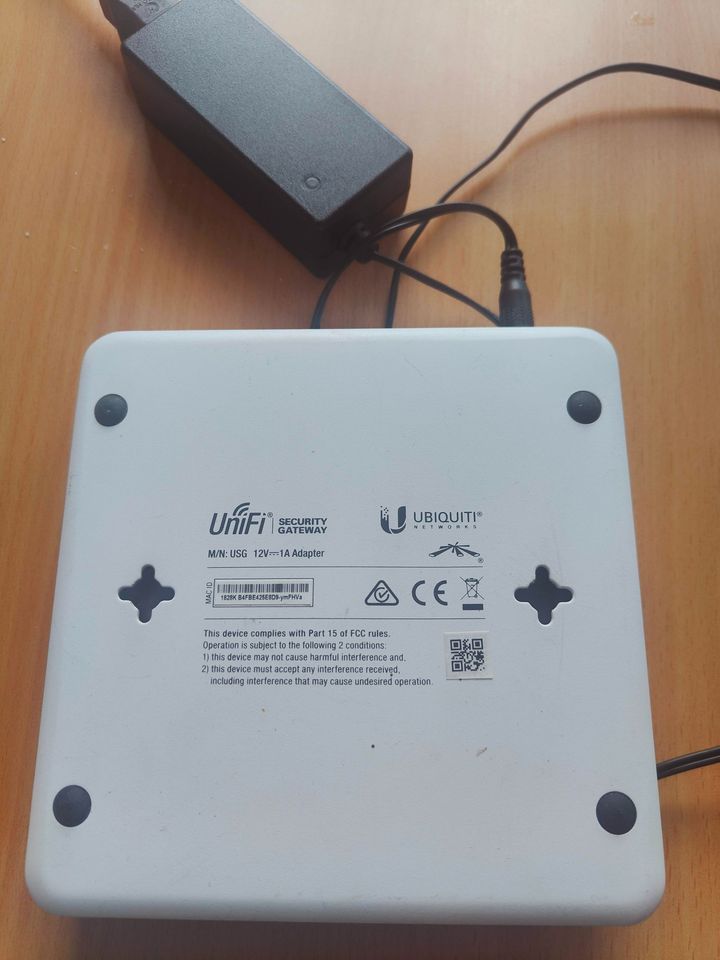 Router, Unifi Security gateway router, God