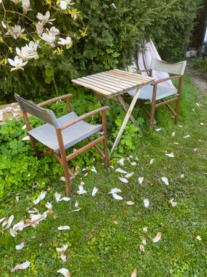 Cafesæt, dansk, eg og teak, Cafebord i egetræ samt 2 teak sammenklappelige stole.