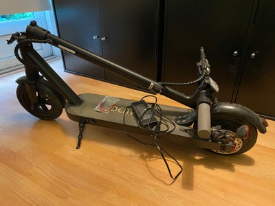 Løbehjul, Denver, El løbehjul - DENVER SEL-85350BLACK

8.5'' El løbehjul med “running start”
350W mo