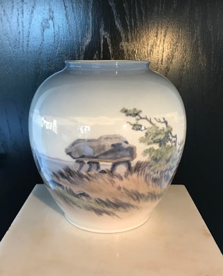 Vase, Stor porcelænsvase, Royal Copenhagen, Stor og vildt flot rummelig vase med stendysse og landsk