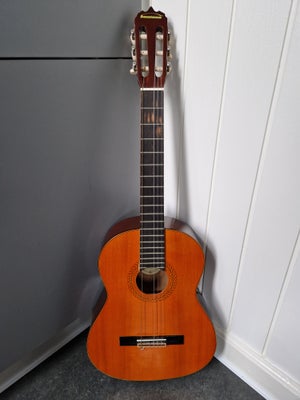 Spansk, Santana Mark 10, @
Er du på udkig efter en god og billig guitar til en bygynder eller letter