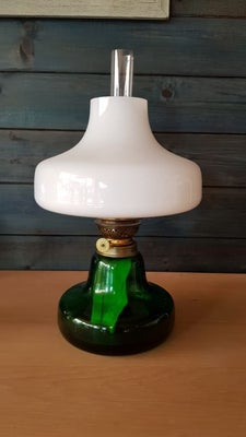 Anden bordlampe, Holmegaard, Denne unikke olielampe med navnet Oline er designet og fremstillet af K