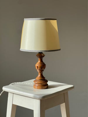 Anden arkitekt, Italiensk bordlampe i træ, bordlampe, Italiensk bordlampe i træ. Har fået ny snoet s