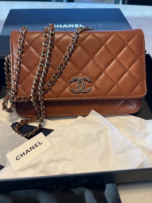 Crossbody, Chanel, læder, Smukkeste Chanel taske pung i tidens hotteste nuance. 
Blev købt i Juli, s