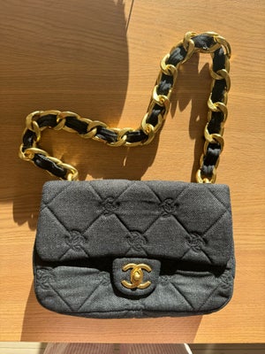 Skuldertaske, Chanel, denim, Sælger denne cool denim Chanel taske for min veninde. Hun har fået den 