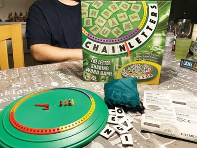 Chain letter (dansk), brætspil, Spillet få gange - sælges pga pladsmangel. Se evt mine andre annonce