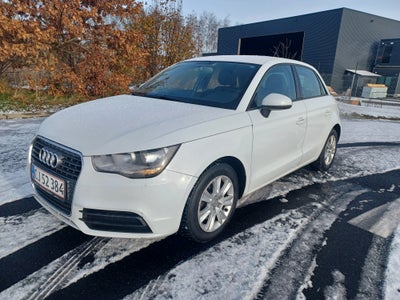 Audi A1, 1,6 TDi 105 Attraction Sportback, Diesel, 2012, km 327800, hvid, aircondition, ABS, airbag,