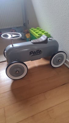 Gåvogn, Gåbil , Rofa design, Helt ny gåbil fra rofa design.
Vores drengs navn står på Pelle.
Det kan