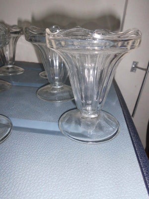 Glas, Portions anretnings glas, Glas, PORTIONS ANRETNINGS GLAS
Vil være anvendelige til mange ting, 