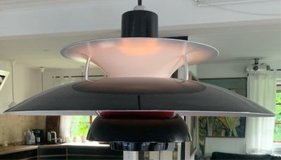 Anden arkitekt, pendel, Sort/hvid loftslampe med rødt glas i tip top stand.
kan sendes.