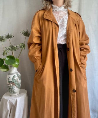 Trenchcoat, str. 38, Vintage/retro,  Gyldenbrun,  Næsten som ny, Meget smuk trenchcoat/lang frakke i
