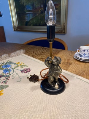 Anden bordlampe, Samleobjekt, antik bordlampe
Øl-drikker
højde m pærer 29 cm
rigtig fin stand
sælges