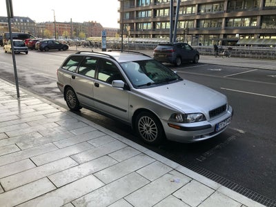 Volvo V40, 1,8, Benzin, 2003, km 364000, gråmetal, 5-dørs, st. car., 17" alufælge, Trofast Volvo sæl