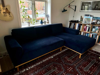 Sofa, velour, 4 pers. , Sofacompany, Velholdt sofa med chaiselong fra sofacompany i mørkeblå velour.