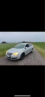 VW Jetta, 1,6 Trendline, Benzin, 2006, 4-dørs, Sælger denne her fin bil kører starter uden problemer