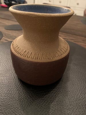 Vase, Stentøjs vase. , søholm, Søgolm vase 
15 cm. Høj 11,5 cm. I dia 
Perfekt stand 
