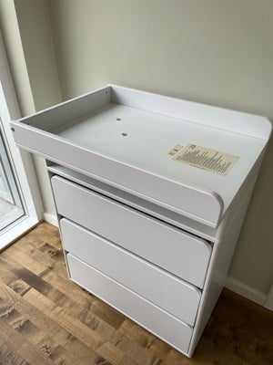 Puslebord, Flexa, Changing table with the top layer that can rotate. Works well.