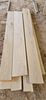 Planker, Eg, Egeplanker
Bredde varierer fra 20-50cm 
Prisen for 
20-24cm I bredden 200kr /løbende me