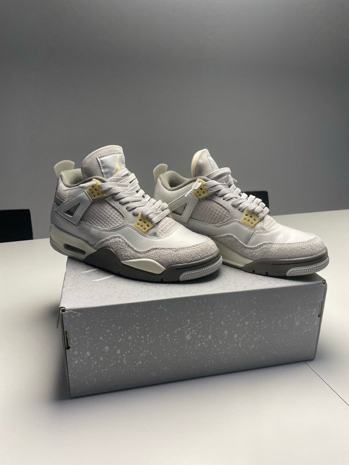 Sneakers, str. 43, Jordan 4