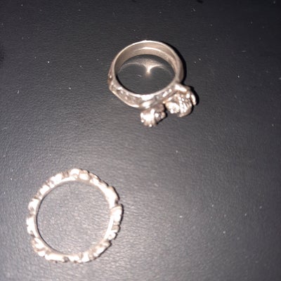 Fingerring, sølv, Troldekugler, Troldekugler ringe sælges 

Kysset 250 kr str 53

Brudeslør 200 kr s