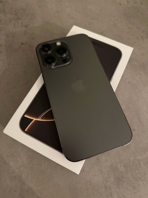 iPhone 13 Pro, 128 GB, sort, God, Altid haft cover samt panserglas på

Har en lille flænge i øverste