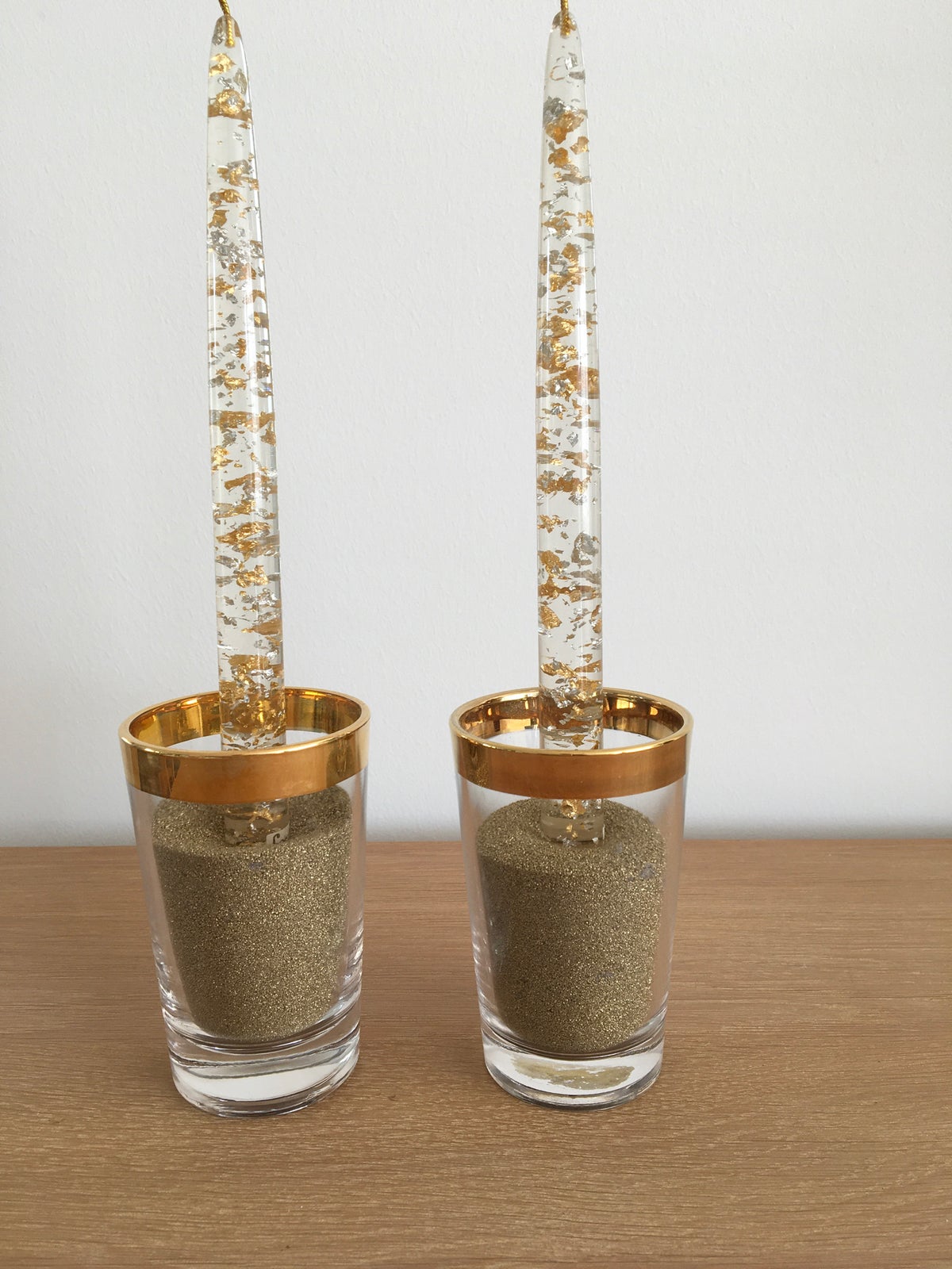 2 glas lysestager med gyldent kant og gylden sand, Ilum