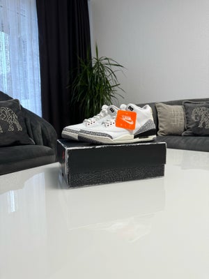 Sneakers, Jordan 3, str. 44,  Hvid,  Ubrugt, Tilgængelig

Nike Jordan 3 White cement 

Byd gerne

- 
