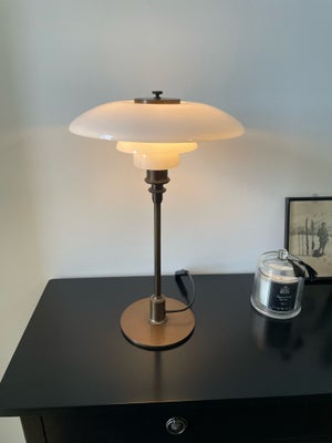 Lampe, Louis Poulsen, Original PH 3/2 bordlampe (Treph) i bruneret messing og de originale hvide opa