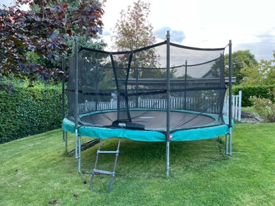 Trampolin, Trampolin fra Hoppeeksperten, Solid og rund trampolin på 4,3 meter i diameter. 
Den er kø