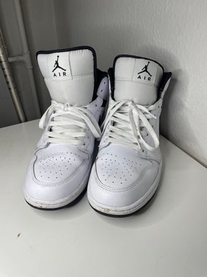 Sneakers, Nike Jordan, str. 47,5,  Hvid,  God men brugt, Nike Air Jordan 1 Mid sælges

Størrelse 47,