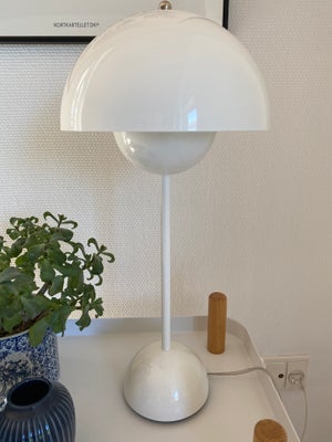 Anden bordlampe, Verner Panton, Sælger min hvide VP3 Verner Panton bordlampe.
Perfekt stand uden rid