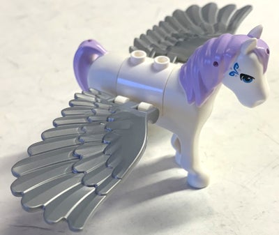 Lego Elves, Tilbehør til Elves serien:

Pegasus, Elves, sølvvinger 50kr.
Dragon Baby - Spark (NEW) 2