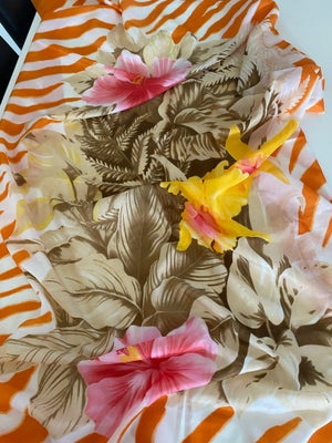 Tørklæde, ?, str. 115 x 160 cm,  Orange, gul, brun, hvid,  100% polyester,  God men brugt, Stort tør