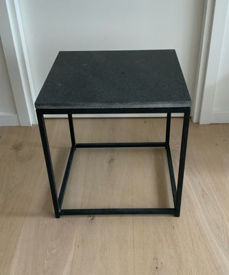 Havebord, Sidebord/havebord i sort metalstel og marmorplade - 45x45 cm