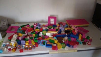 Lego andet, Div hallo kitty, Div hallo kitty lego store klodser der er over 300 klodser og 5 store p