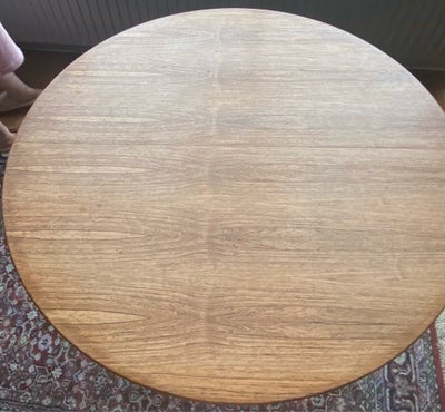 Spisebord, Teaktræ, Rundt teaktræs bord med én tillægsplade. Bordet fremstår fint og velholdt, men s