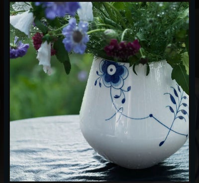 Porcelæn, Vase, Royal Copenhagen, Blå mega riflet vase, den store i 20,5 cm.
Brugt et par gange, så 