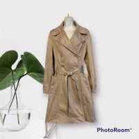 Trenchcoat, str. 38, Jackpot by Carly Gry