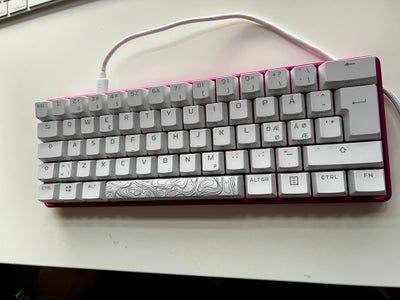 Tastatur, HyperX, Alloy origins 60 pink , Perfekt, kun brugt i 6 mdr., god RGB med APP (HyperX NGENU