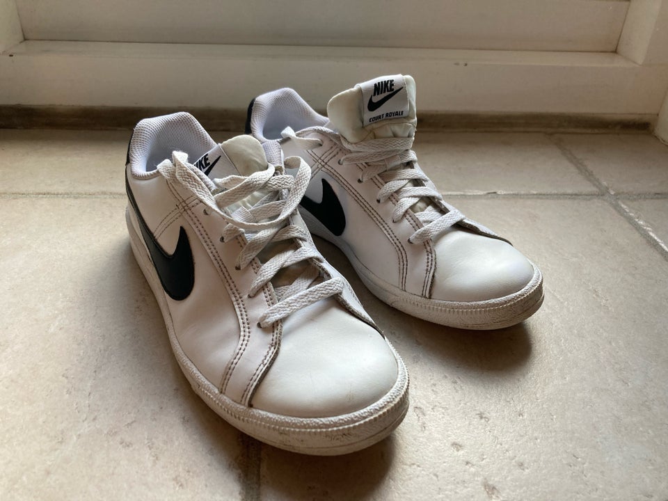 Sneakers, Nike court royale, str. 40