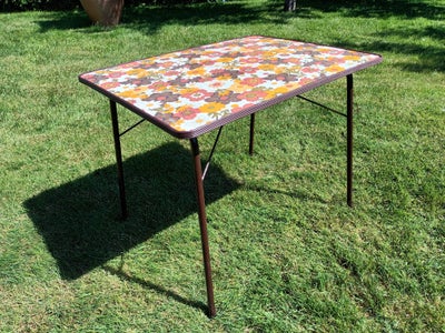 Campingbord retro, 59 x 79 cm. Sammenklappelig. God stand.