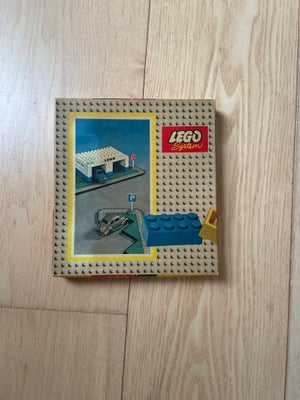 Lego System, 306-1, Rigtigt god stand og nostalgisk æske Lego.
Kan afhentes i København eller sendes
