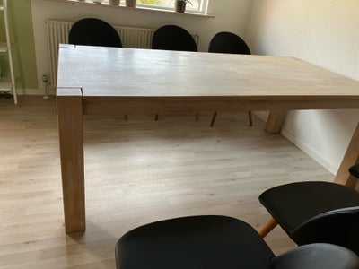 Spisebord, Eg, Ilva, b: 99 l: 200, Hvidpigmenteret massiv egetræsbord. 
2 tillægsplader til af 59 cm