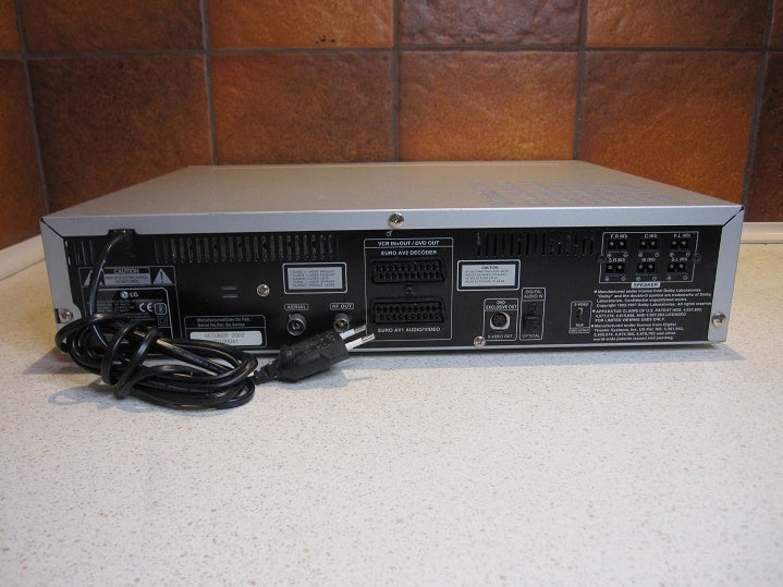 VHS videomaskine, LG, DT-585CP